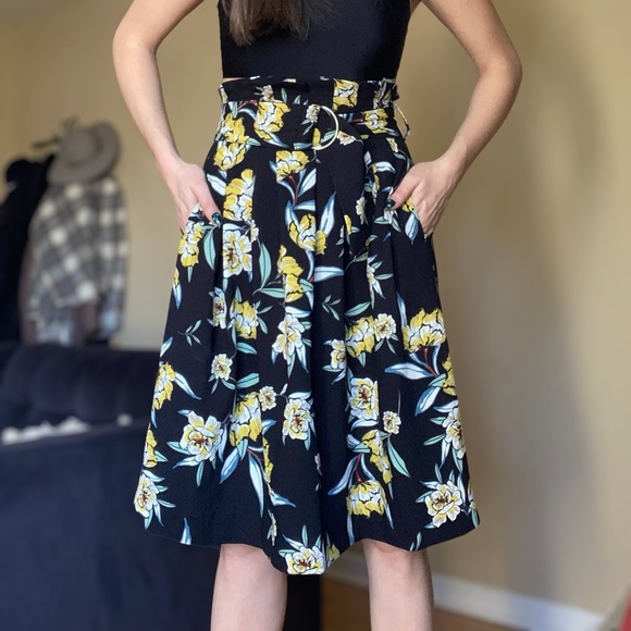 Zara High Waist Midi Skirt 🌼 - Picture 2 of 4